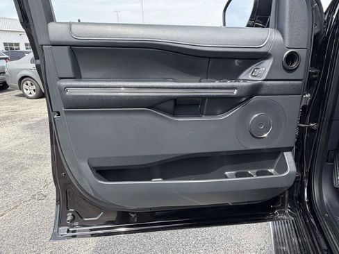 Used 2022 Ford Expedition XLT AWD/4WD image 18
