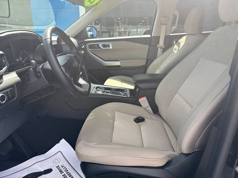 Used 2023 Ford Explorer XLT AWD/4WD image 10