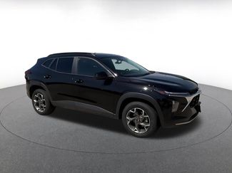 Used 2025 Chevrolet Trax LT w/ LT Convenience Package FWD video 2