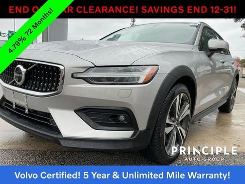 Certified 2025 Volvo V60 B5 Cross Country Plus image 9