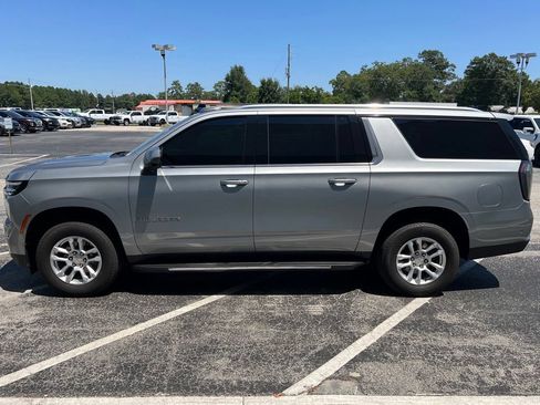 Used 2025 Chevrolet Suburban LT w/ Comfort Package AWD/4WD image 28