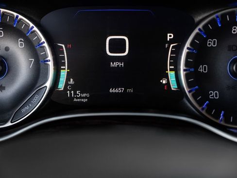 Used 2023 Chrysler Pacifica Limited image 16