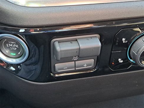 Used 2025 Chevrolet Silverado 1500 LT image 20