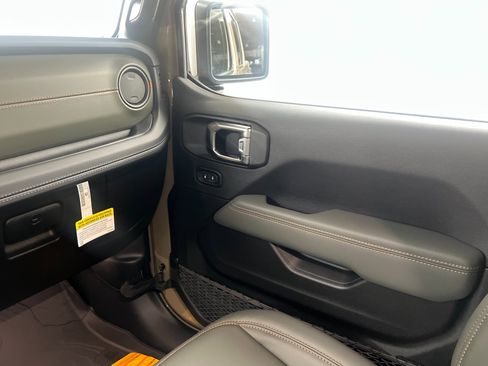New 2025 Jeep Gladiator Mojave AWD/4WD image 10