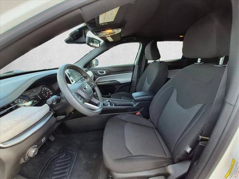 Used 2025 Jeep Compass Sport AWD/4WD image 10