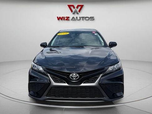 Used 2021 Toyota Camry SE w/ Convenience Package FWD image 8