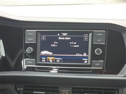 Used 2024 Volkswagen Jetta SE image 13