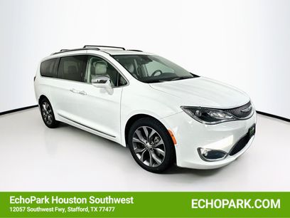 Used 2020 Chrysler Pacifica Limited w/ Tire & Wheel Group