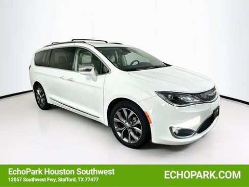 Used 2020 Chrysler Pacifica Limited w/ Tire & Wheel Group FWD image 1
