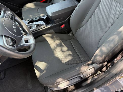 Used 2025 Kia Sportage LX FWD image 36