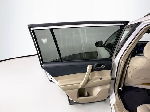 Used 2013 Toyota Highlander Plus image 25