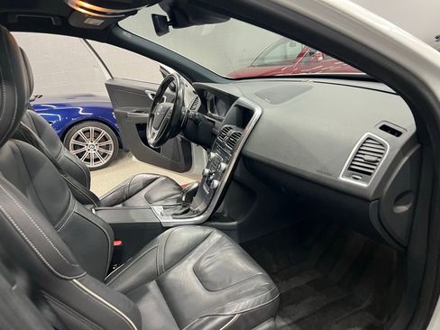 Used 2016 Volvo XC60 T6 R-Design w/ Climate Package image 29