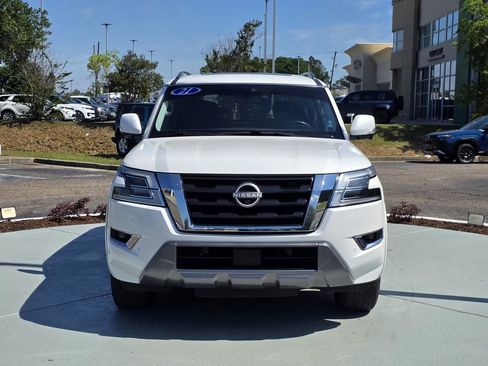 Used 2021 Nissan Armada SL w/ Captain's Chairs Package RWD image 2