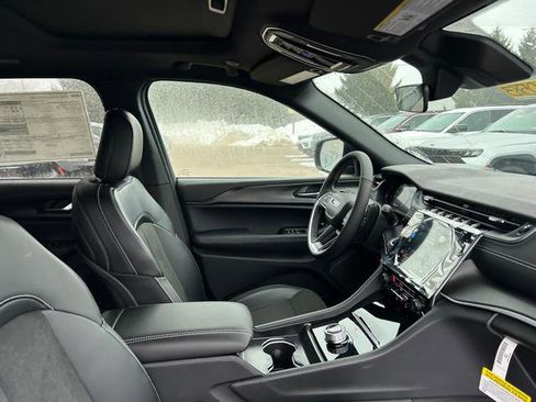 New 2025 Jeep Grand Cherokee 4WD image 23