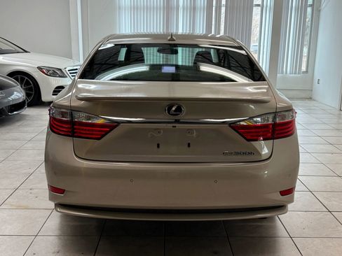 Used 2013 Lexus ES 300h image 8