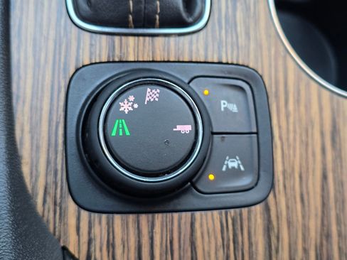 Used 2019 GMC Acadia Denali w/ Technology Package FWD image 21