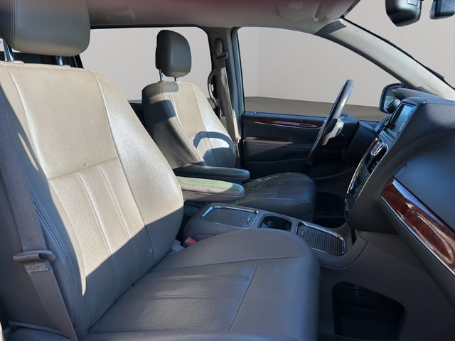 Used 2015 Chrysler Town & Country Touring-L w/ Driver Convenience Group FWD image 23