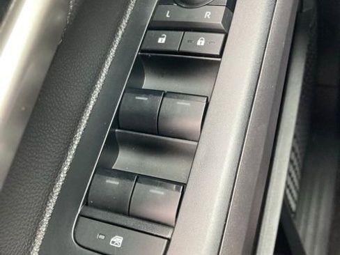 Used 2024 Toyota Tacoma TRD Off-Road image 40