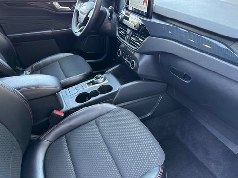 Used 2025 Ford Escape ST-Line FWD image 18