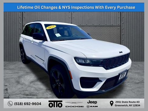 Used 2023 Jeep Grand Cherokee Altitude AWD/4WD image 1