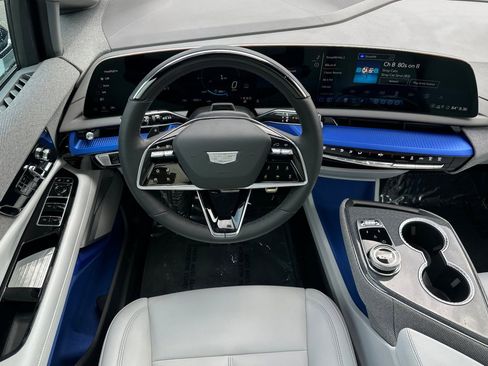 Certified 2025 Cadillac Optiq Luxury 1 image 15