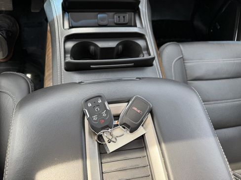 Used 2020 GMC Yukon XL Denali w/ Denali Ultimate Package AWD/4WD image 20