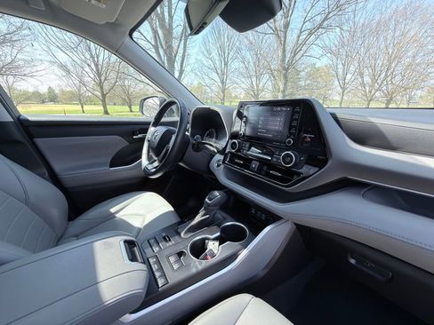 Used 2022 Toyota Highlander XLE image 31