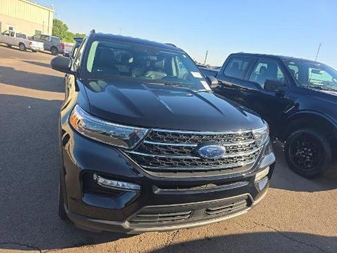 Used 2022 Ford Explorer XLT w/ Equipment Group 202A AWD/4WD image 2
