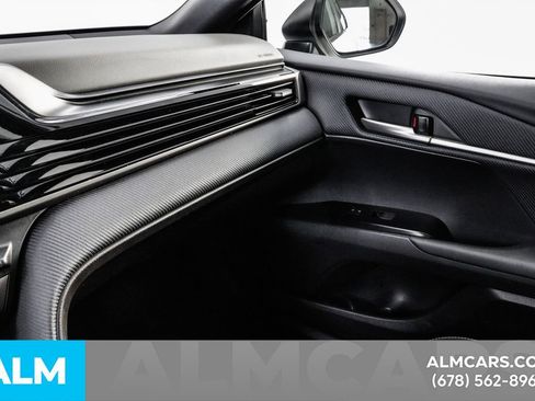 Used 2025 Toyota Camry SE image 40