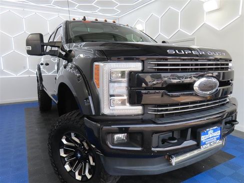 Used 2019 Ford F250 Lariat w/ Lariat Ultimate Package AWD/4WD image 3