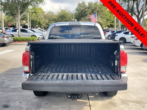 Used 2017 Toyota Tacoma TRD Sport image 8