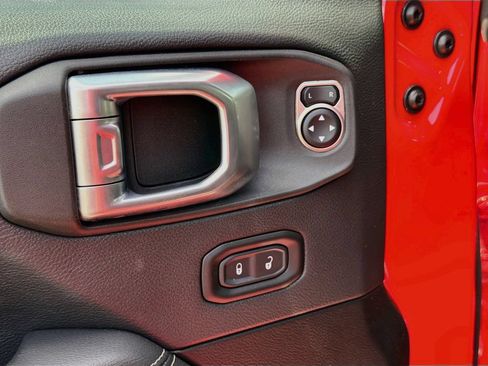 Used 2021 Jeep Wrangler Unlimited Sahara w/ Cold Weather Group AWD/4WD image 18