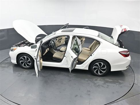 Used 2017 Honda Accord EX image 47