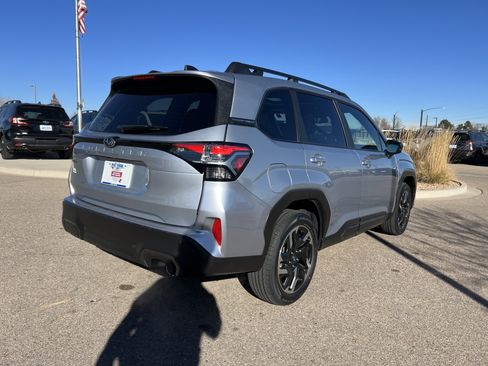 Used 2025 Subaru Forester Limited image 9