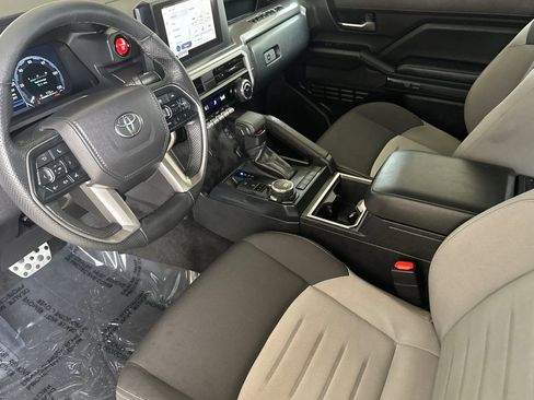 Used 2025 Toyota Tacoma TRD Sport image 10
