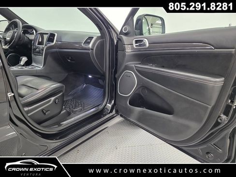 Used 2016 Jeep Grand Cherokee SRT image 15