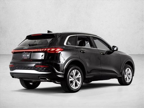 Certified 2025 Audi Q5 Premium w/ Convenience Package AWD/4WD image 5