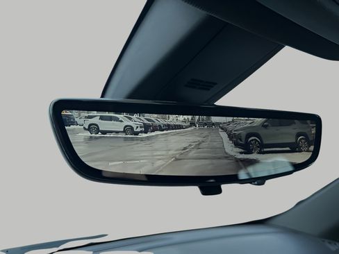 Used 2023 Chevrolet Traverse RS image 19