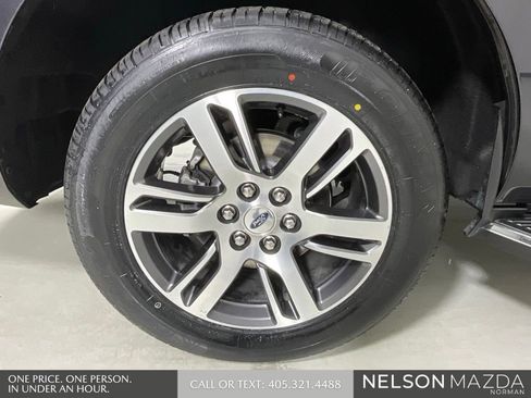 Used 2022 Ford Expedition Limited RWD image 10