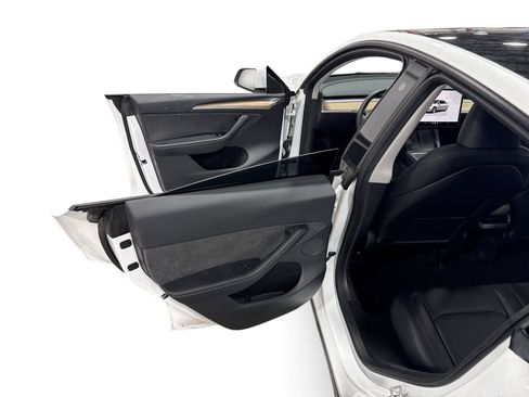 Certified 2023 Tesla Model Y Long Range AWD/4WD image 10