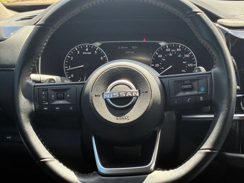 Used 2025 Nissan Pathfinder SV FWD image 25