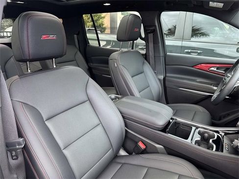 Used 2025 Chevrolet Traverse Z71 w/ Driver Confidence Package image 10