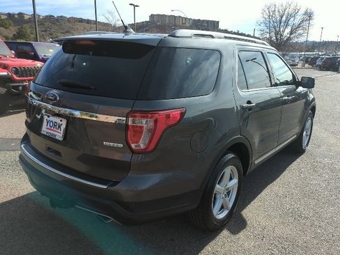 Used 2018 Ford Explorer XLT w/ Equipment Group 202A image 4