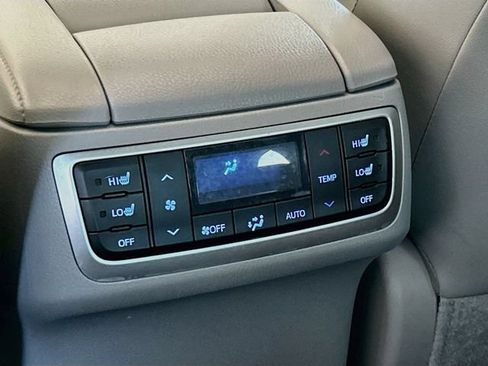 Used 2016 Toyota Highlander Limited Platinum FWD image 23
