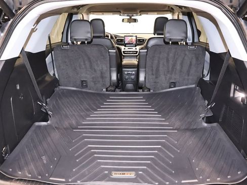 Certified 2022 Ford Explorer XLT w/ Equipment Group 202A AWD/4WD image 39