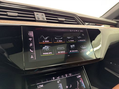Used 2019 Audi e-tron Prestige w/ Prestige Package AWD/4WD image 24