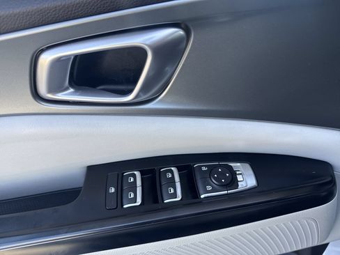 Used 2022 Kia Carnival LX FWD image 20