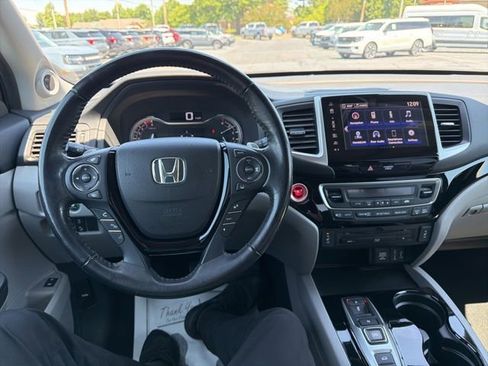Used 2018 Honda Pilot Touring image 23