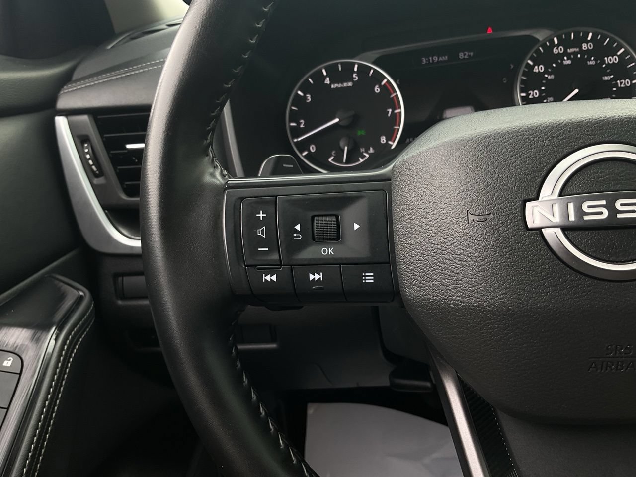 Used 2025 Nissan Rogue SV FWD image 31