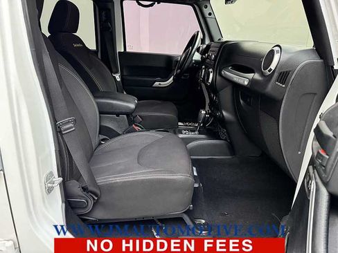 Used 2013 Jeep Wrangler Unlimited Sahara w/ Dual Top Group AWD/4WD image 19